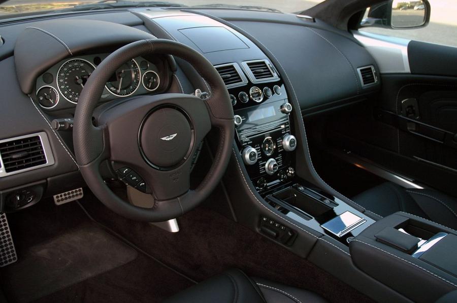 Торпедо Aston Martin DBS Carbon Black Edition 2010 года  (NA) (фото 22 из 35)